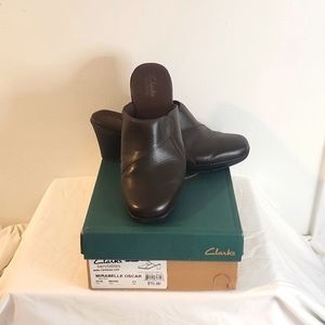 Clarks size 8.5 women's brown mules